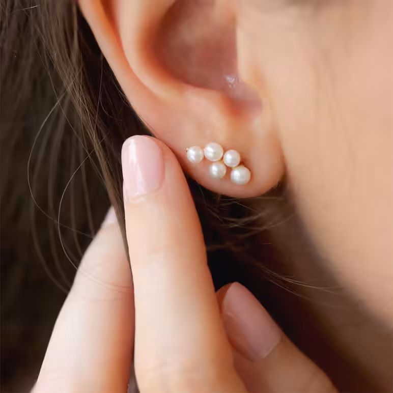 3-4mm Freshwater button and Keshi pearls set on yellow gold-plated Sterling Silver silver stud
