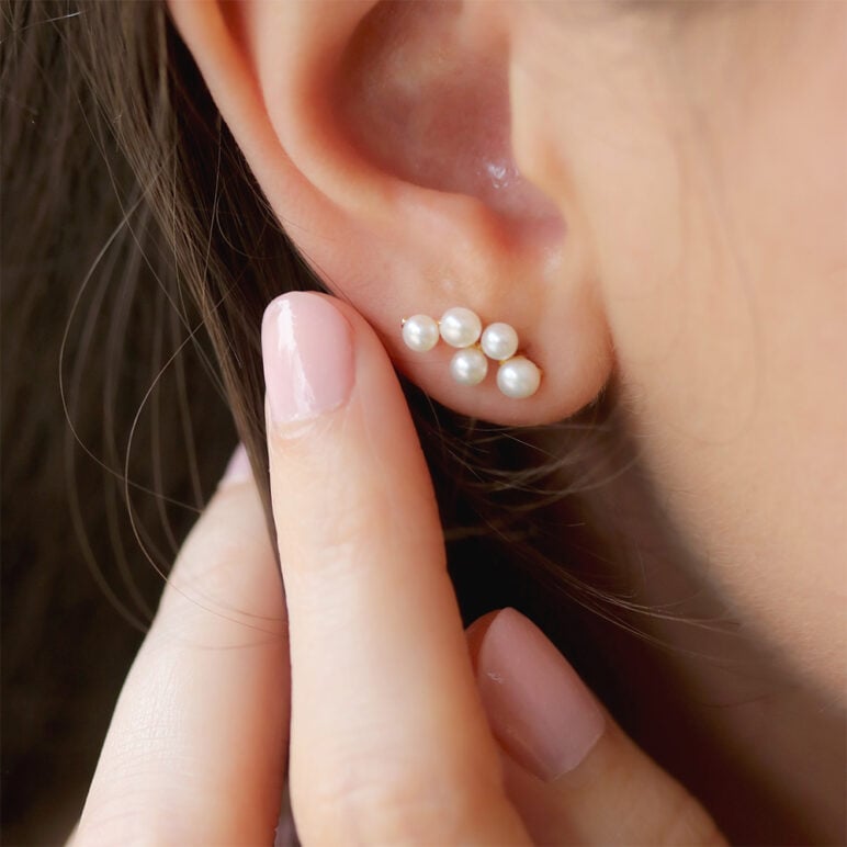 3-4mm Freshwater button and Keshi pearls set on yellow gold-plated Sterling Silver silver stud