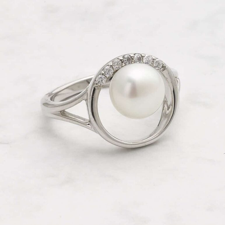 Circle Freshwater Pearl Ring