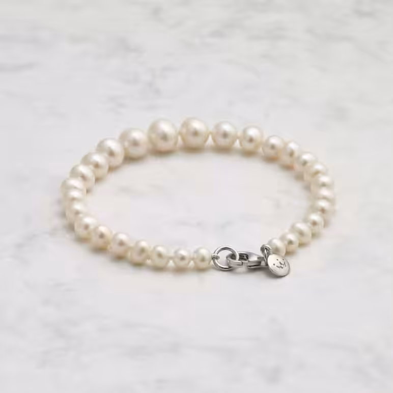 Graduated Signature White Pearl Bracelet