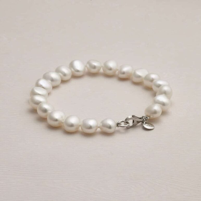 Baroque Signature White Pearl Bracelet