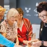 Women experiencing the pearl masterclass