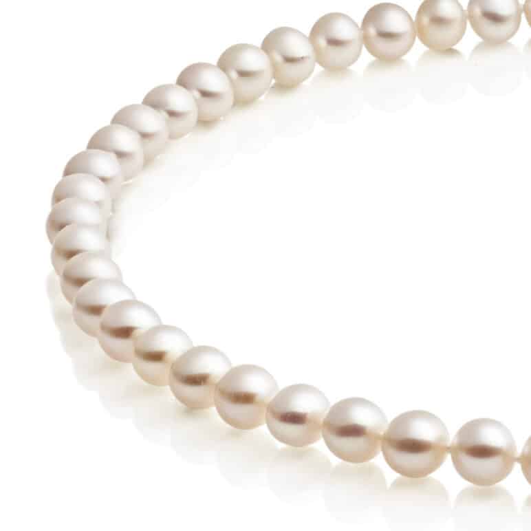 white pearls strings