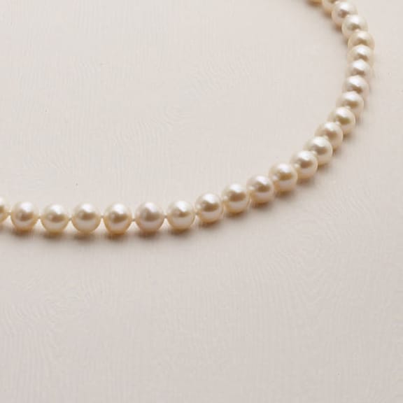 white pearls strings
