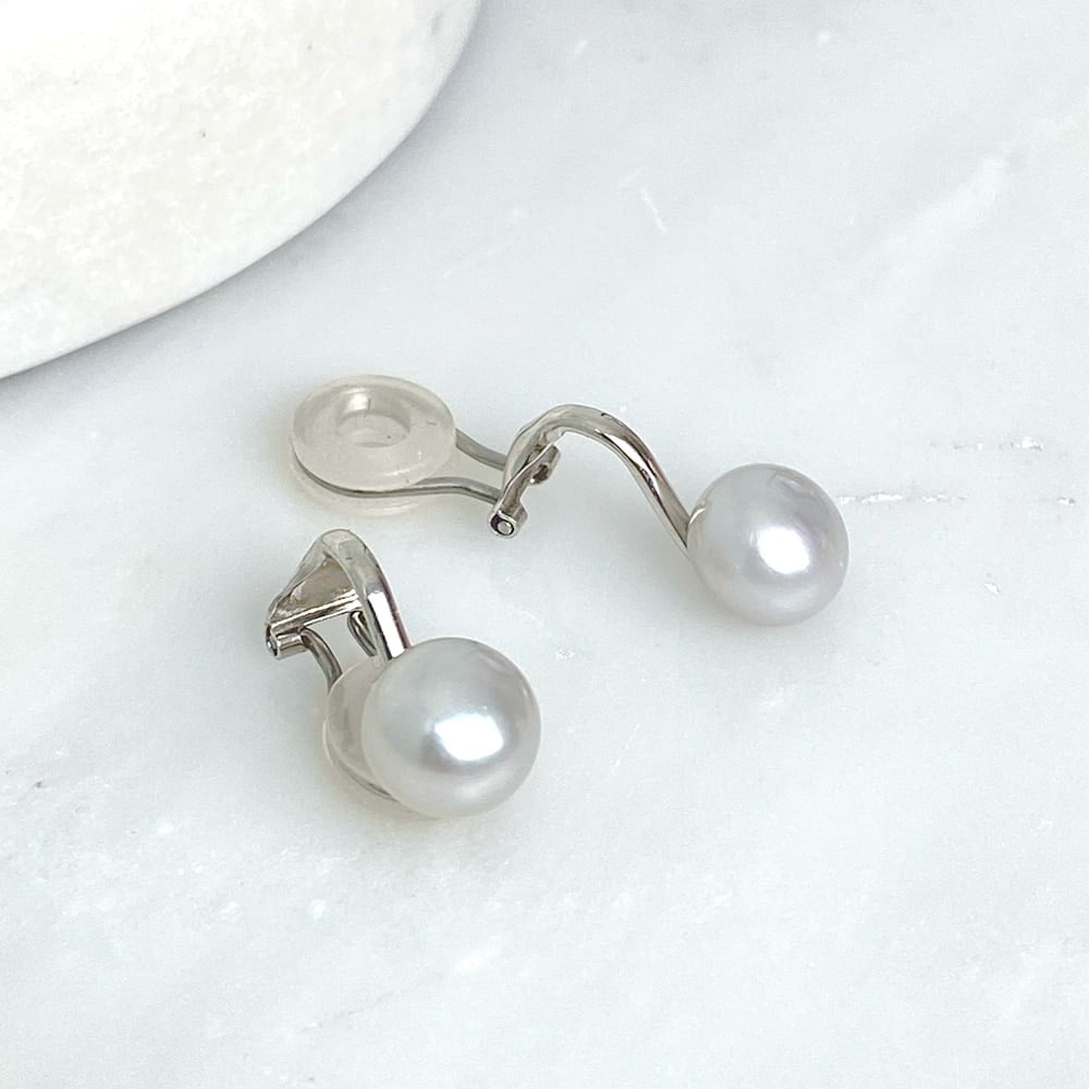 Pre-Loved Clip on Grey Pearl Stud Earrings