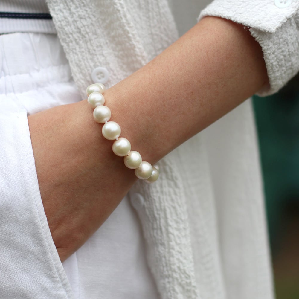 Zara large white pearl bracelet