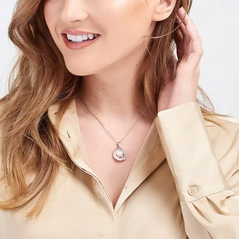 Camrose Wreath Pearl Pendant