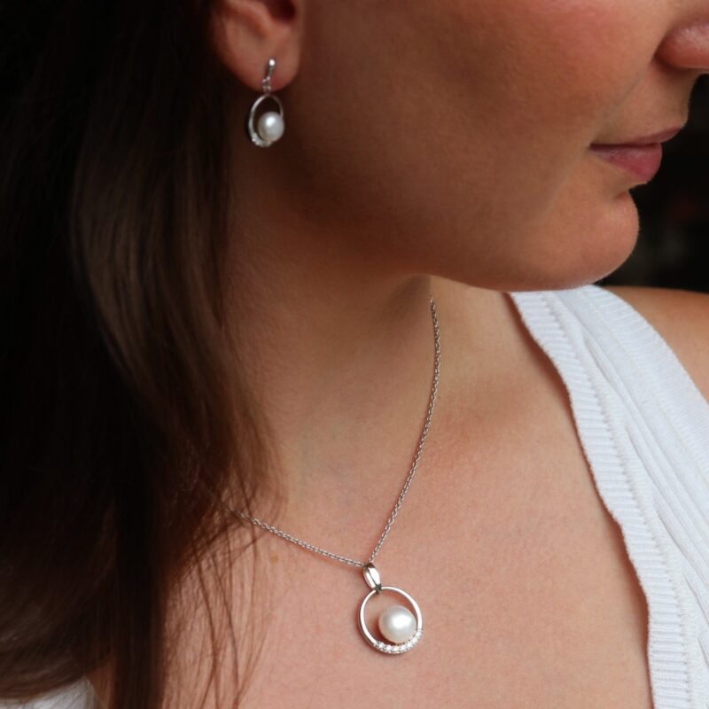 Classics Cirlcle Earrings and Pendant