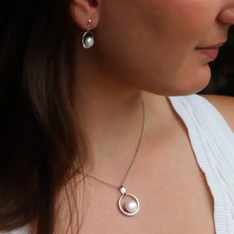 Classics Cirlcle Earrings and Pendant