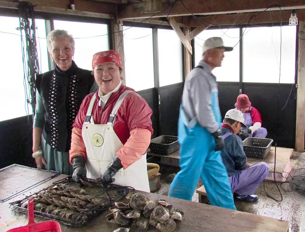 Jersey Pearl founder Angie Taylor visiting an Akoya pearl farm