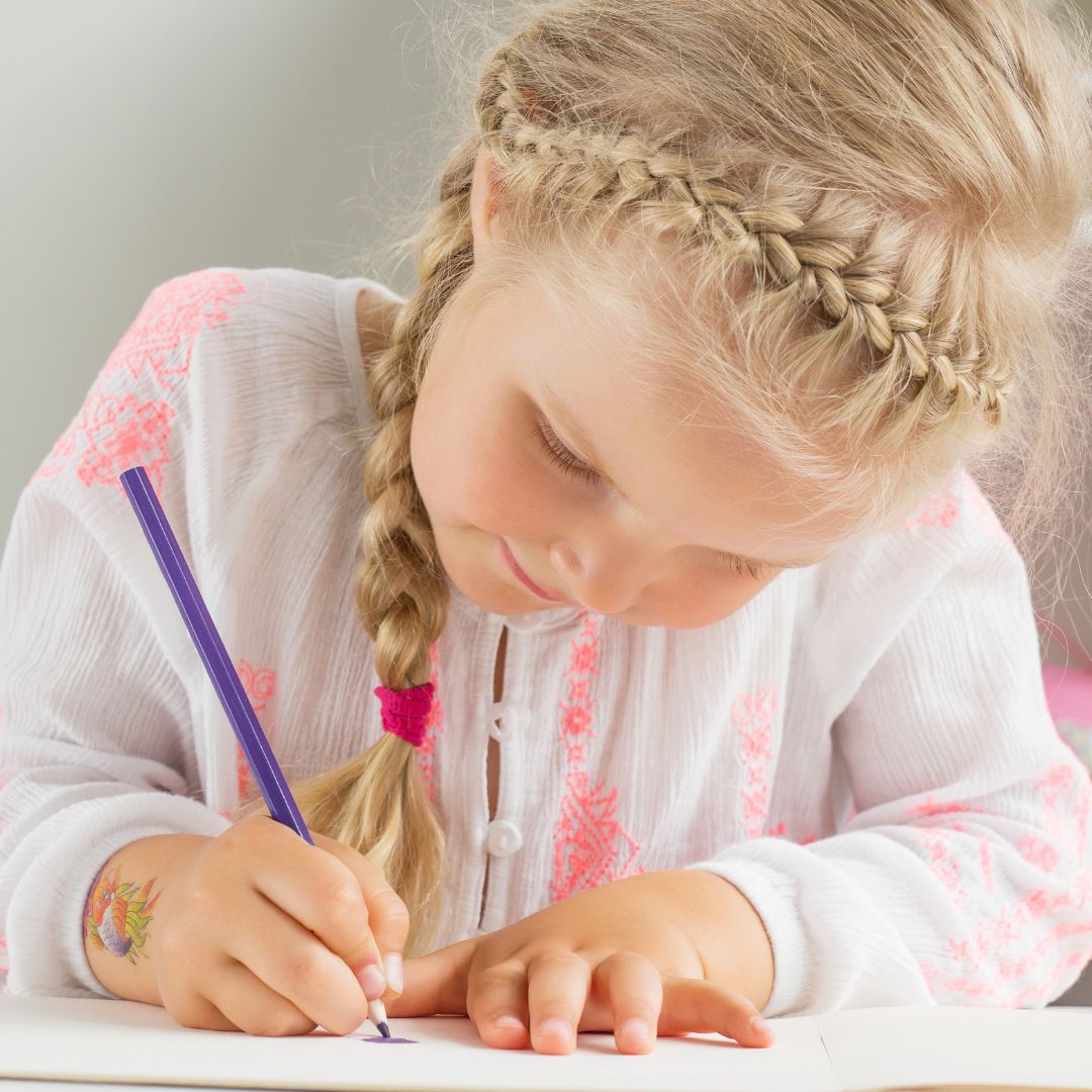 kids colouring in
