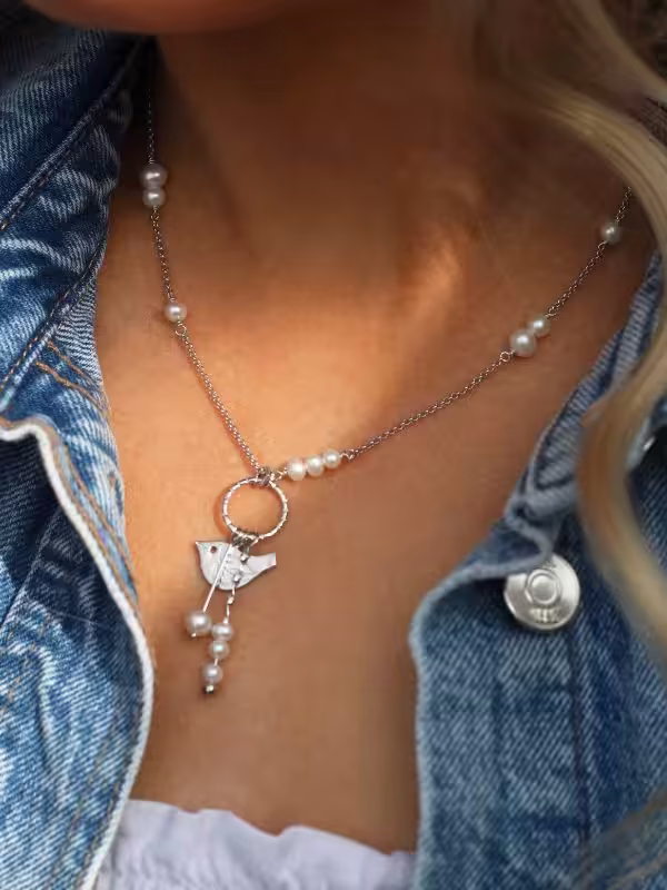 Model wearing a Lisa Le Brocq pearl necklace