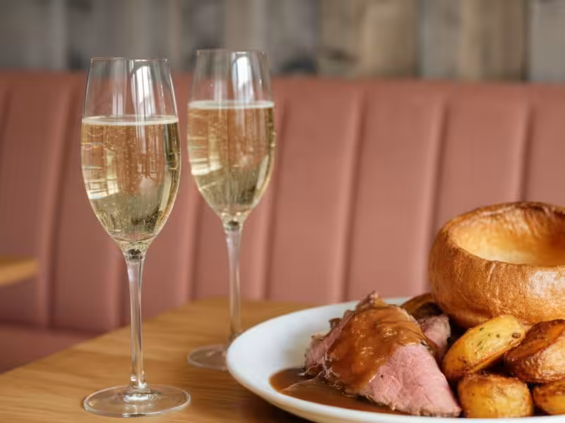 roast beef and glasses of prosecco on jersey pearl cafe table