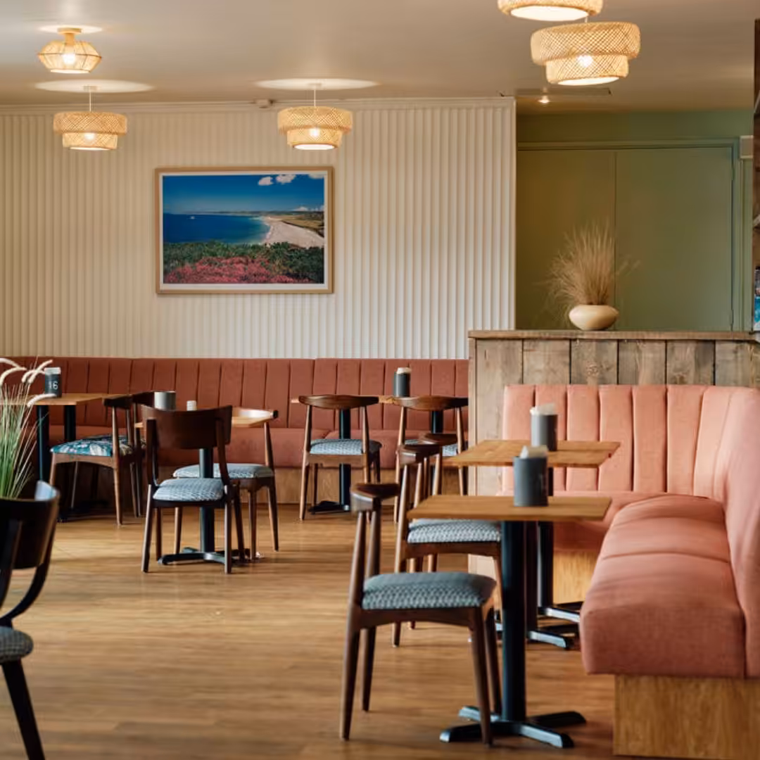 photo of new jersey pearl cafe table and booths