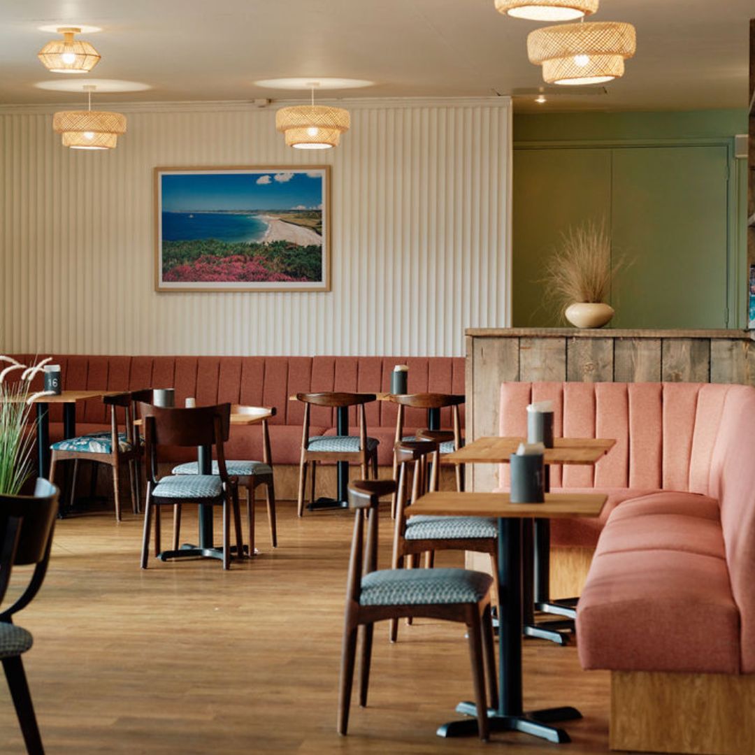 photo of new jersey pearl cafe table and booths