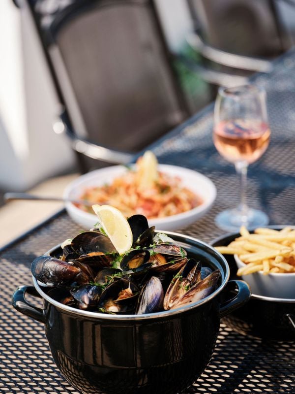 Mussels and chips
