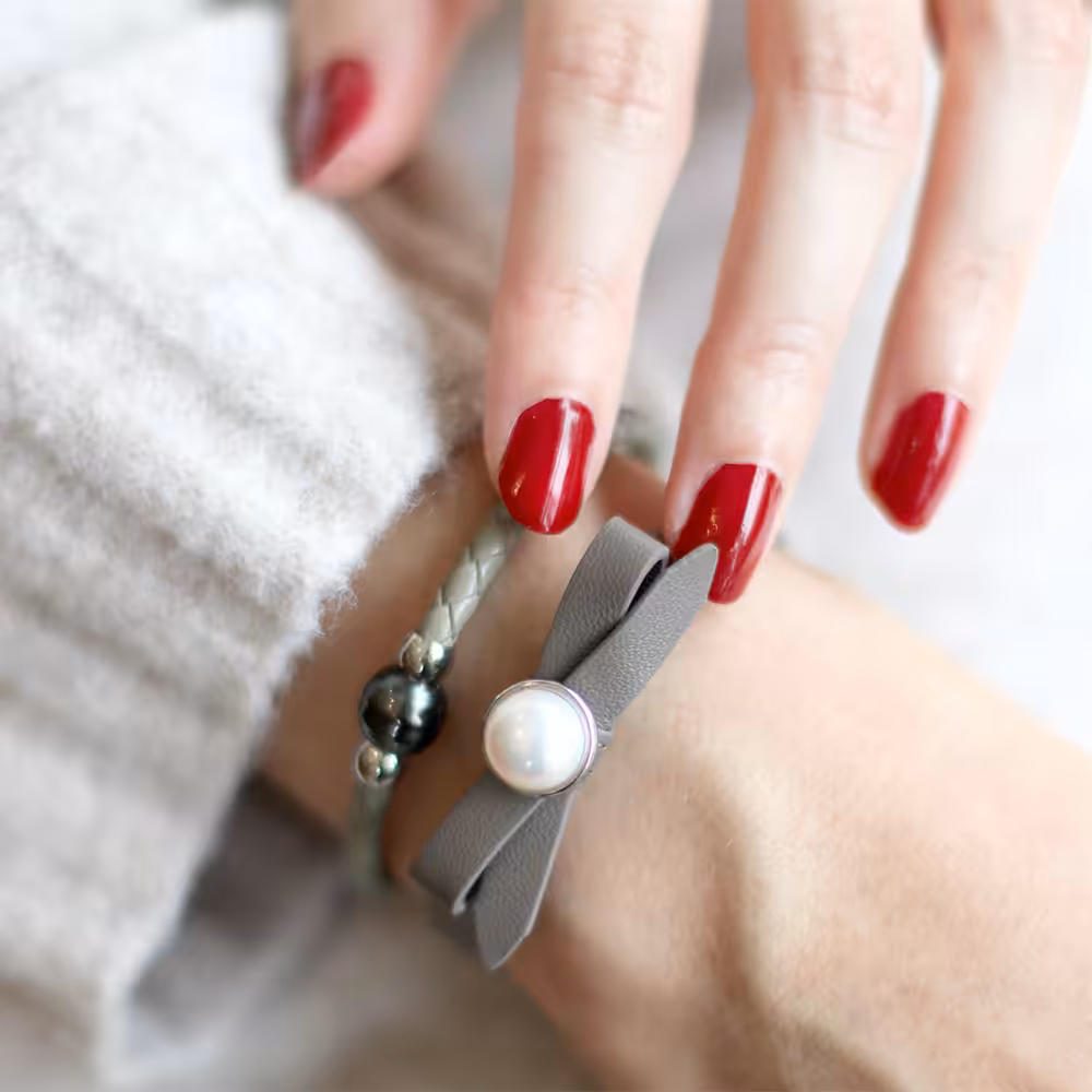Joli and Tahitian pearl bracelet stacked on models arm